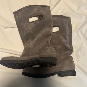 Bogs grey suede boots fleece lined waterproof size 11 / 42